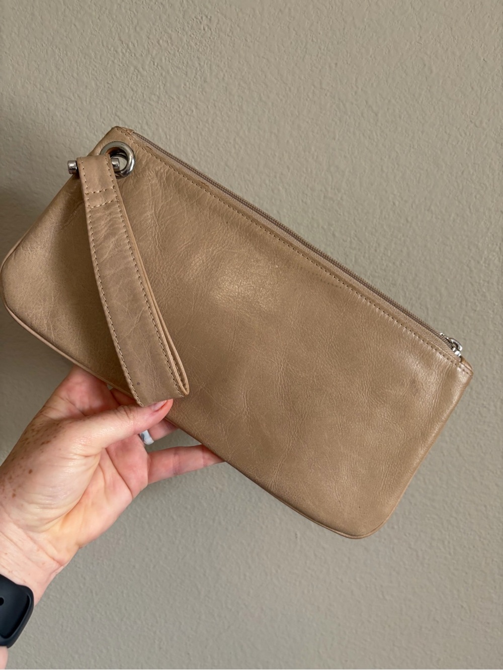 HOBO International large leather tan wristlet clutch‎ purse